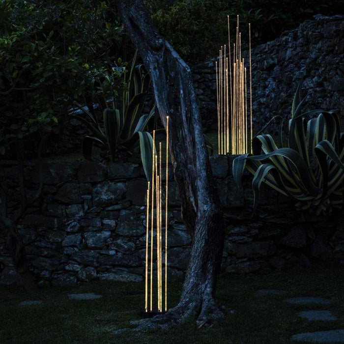 Reeds Outdoor LED Floor Lamp - Display