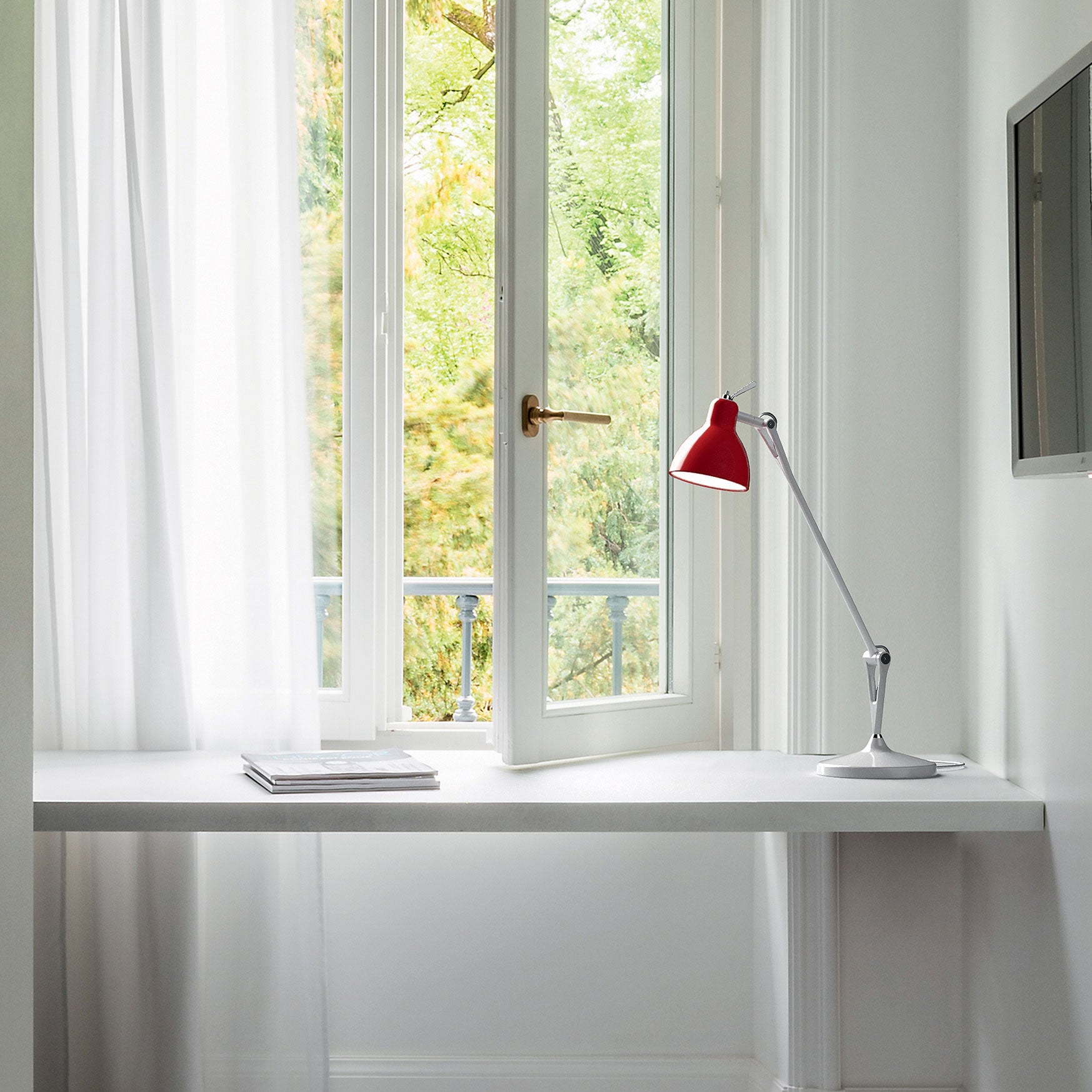 Luxy T2 Desk Lamp
