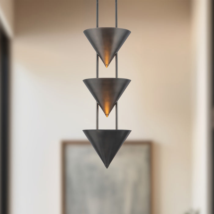Versus Pendant