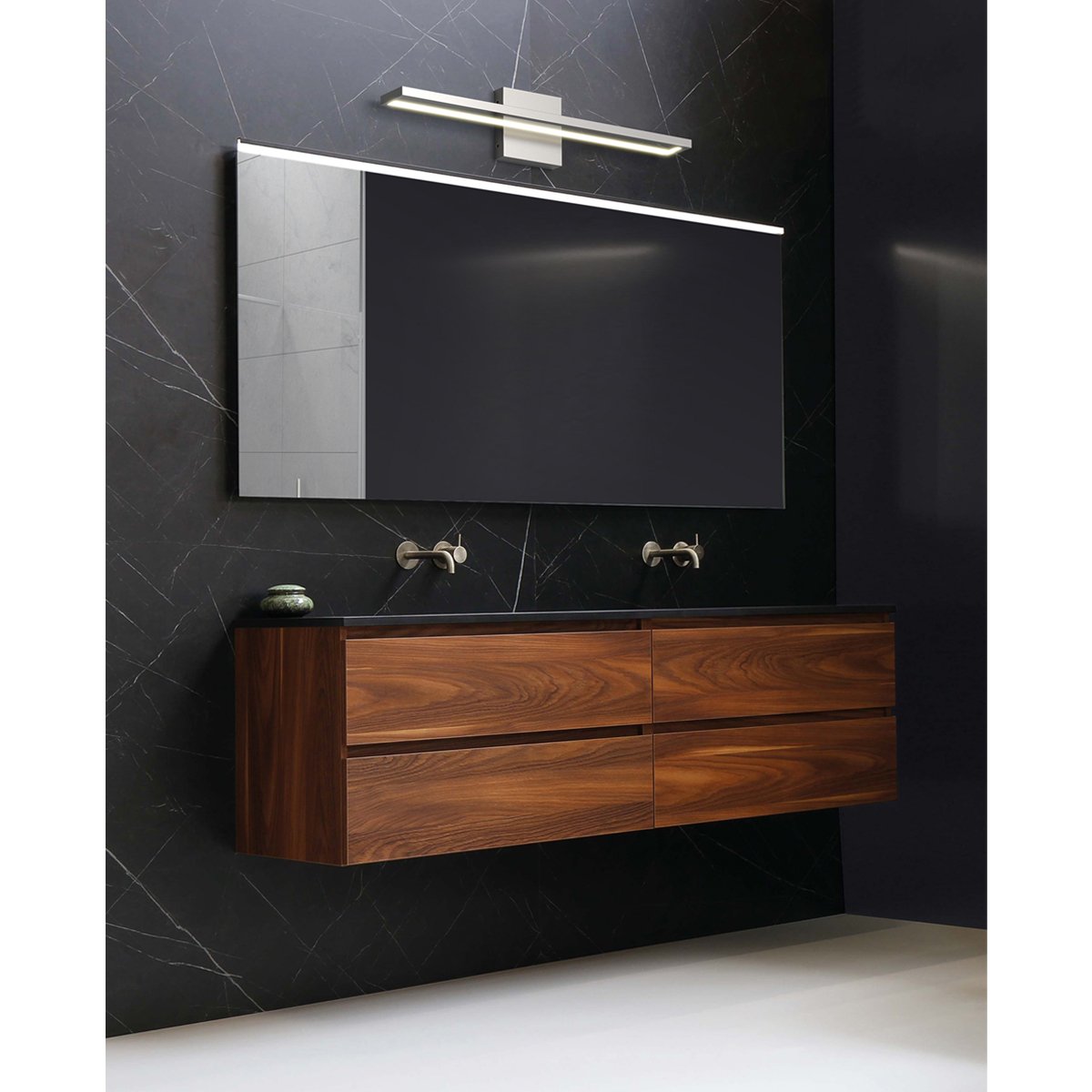 Brio LED Bath Bar - Display