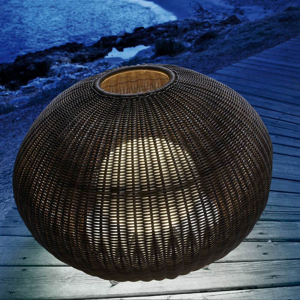Garota 01 Outdoor Floor Lamp - Display