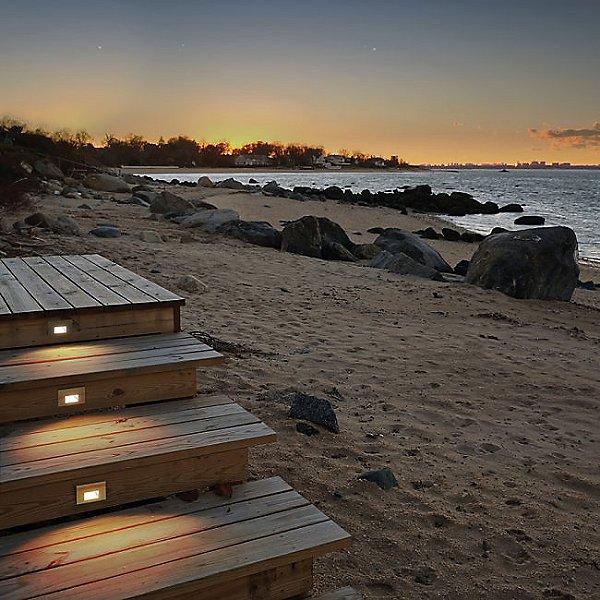 LEDme LED100 Step Light - Display