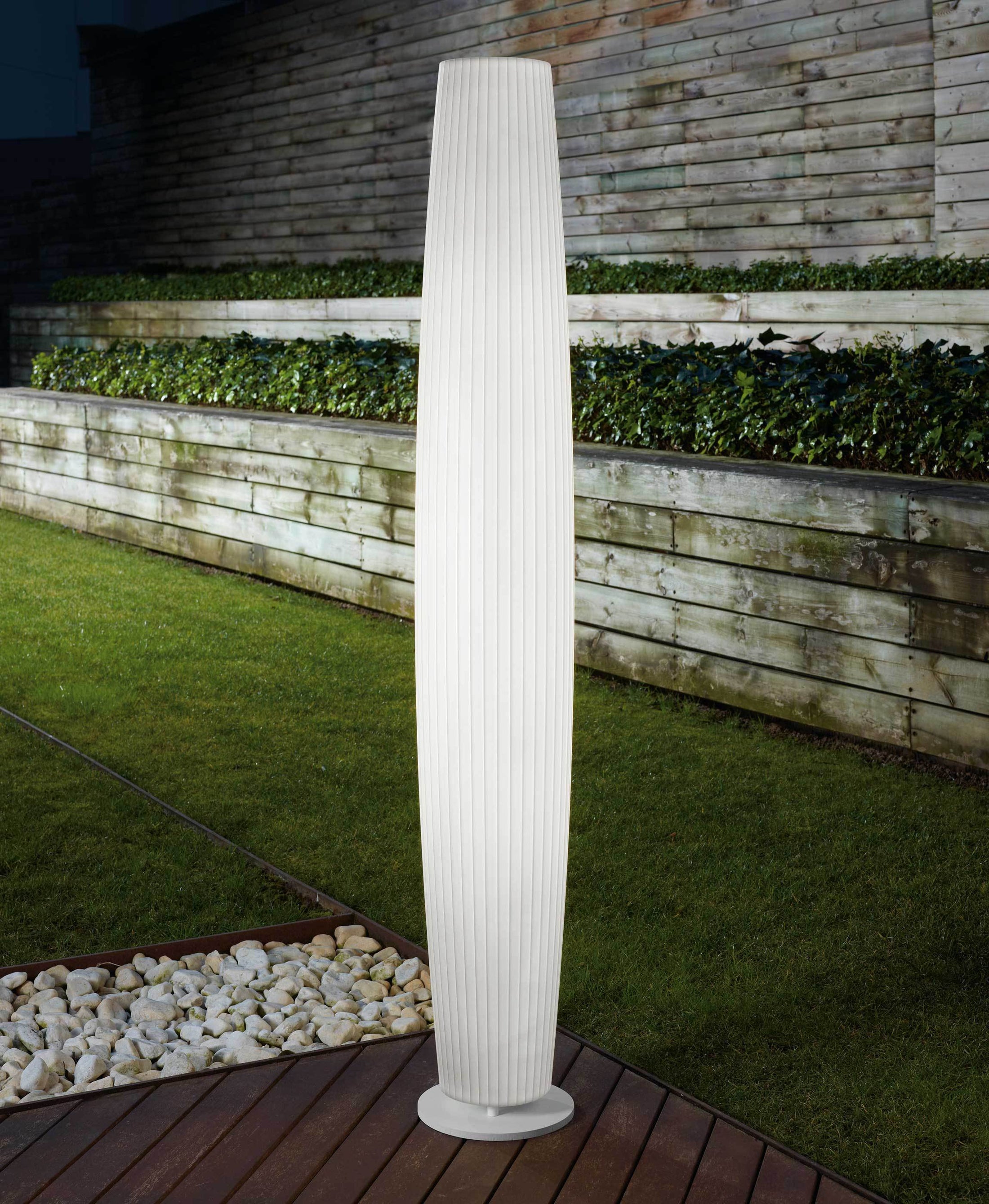 Maxi Outdoor Floor Lamp - Display