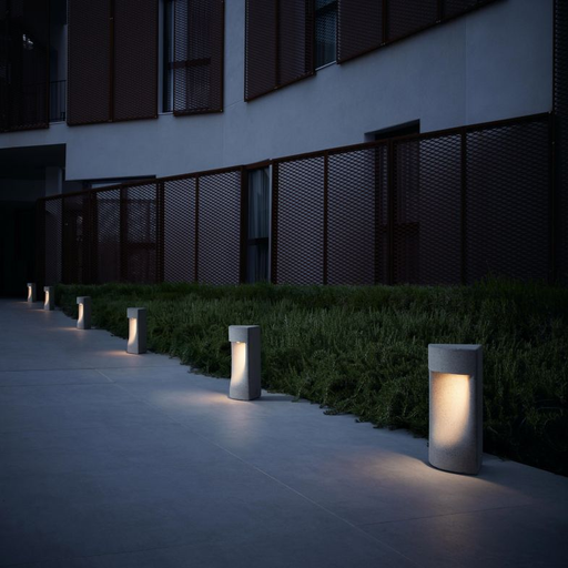 Moai Outdoor Bollard Light Display