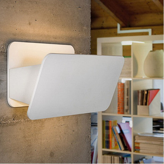 One Wall Lamp