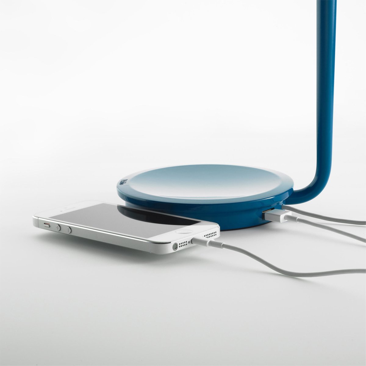 Pixo Plus Blue Table Lamp – USB Compatibility Detail
