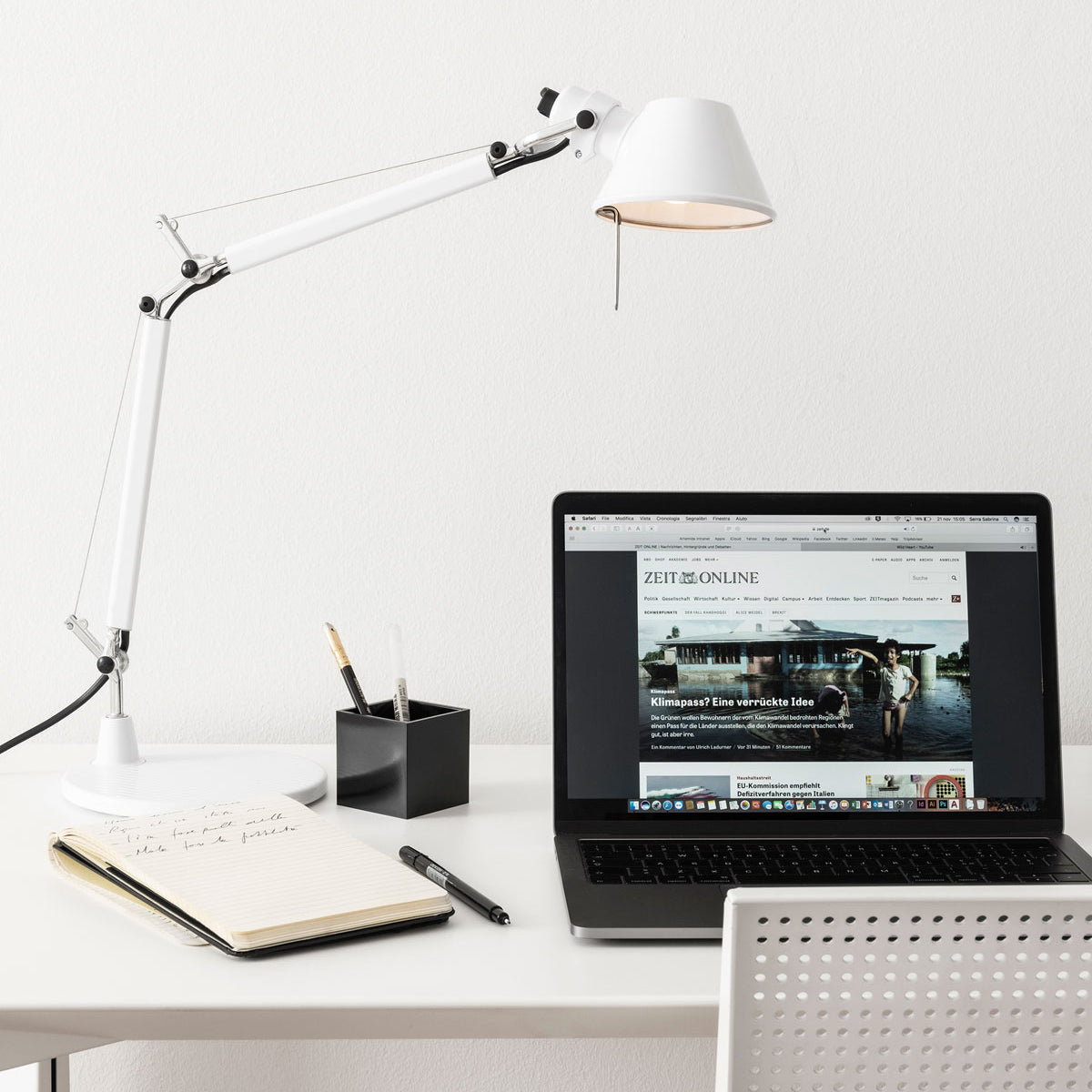 Tolomeo Micro Desk Lamp - Display